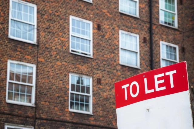 To let sign outside block of flats